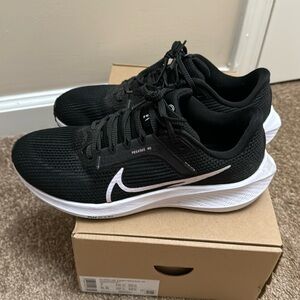 Womens Nike Air Zoom Pegasus 40 Size 7